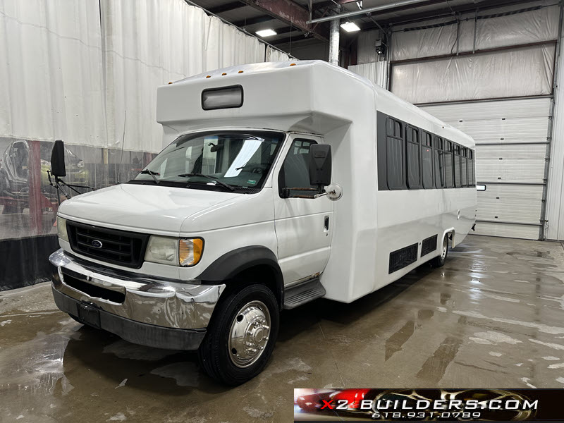 2003 Ford Econoline E-550 Superduty Cutaway Passenger Van 